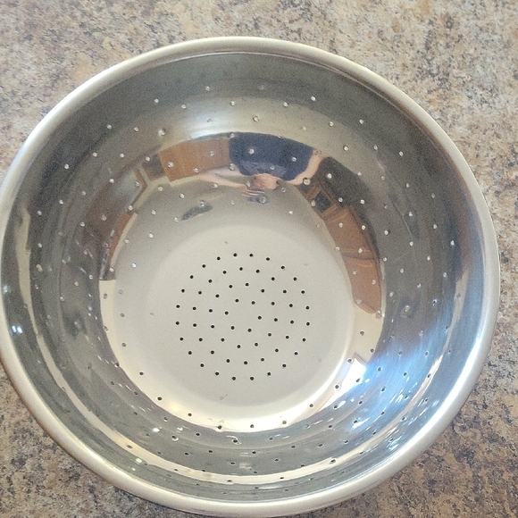 Premium Silver Kitchen Colander - Picture 5 of 7